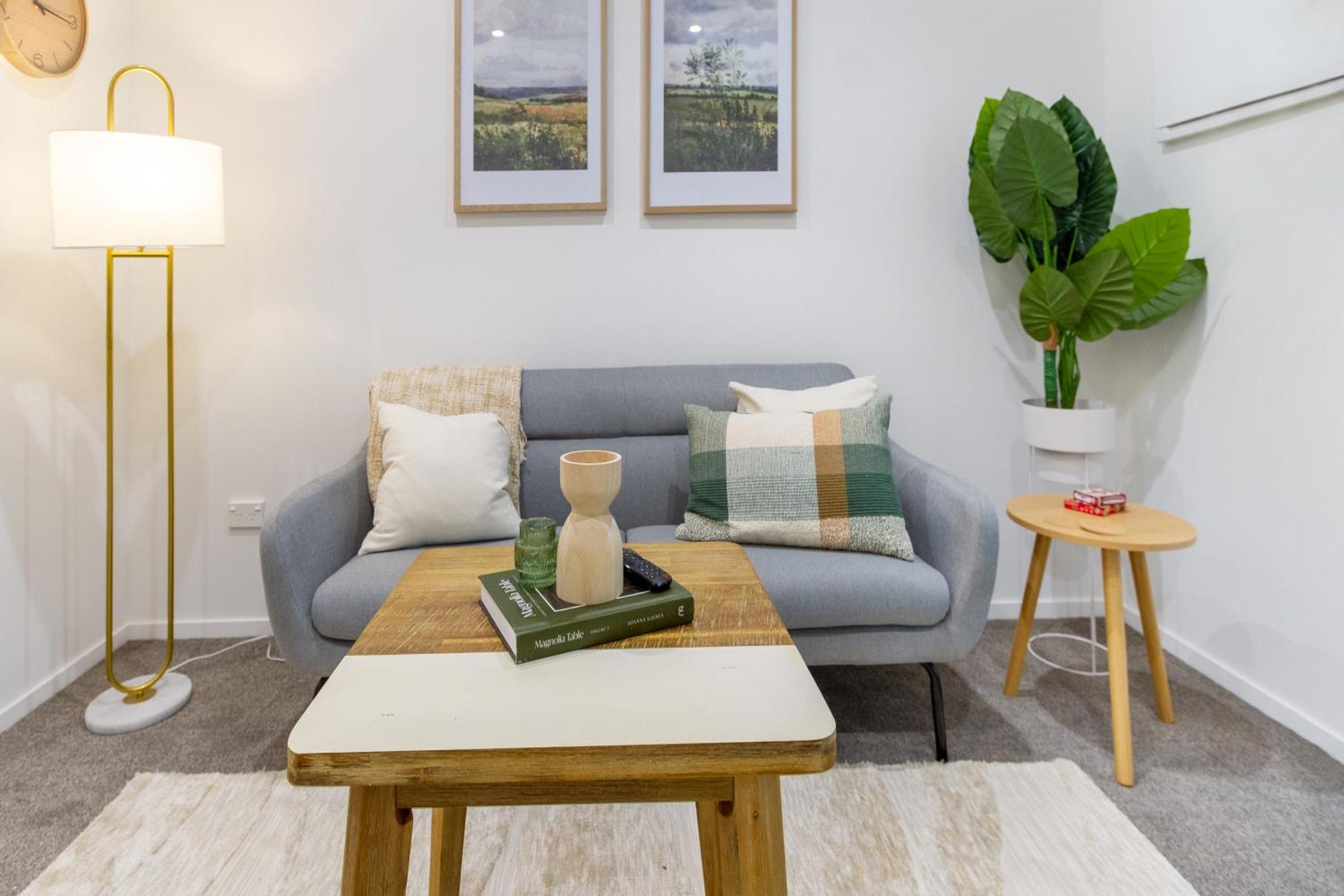 Urban Retreat: 2-Br Gem In Central Christchurch Apartment Exterior photo